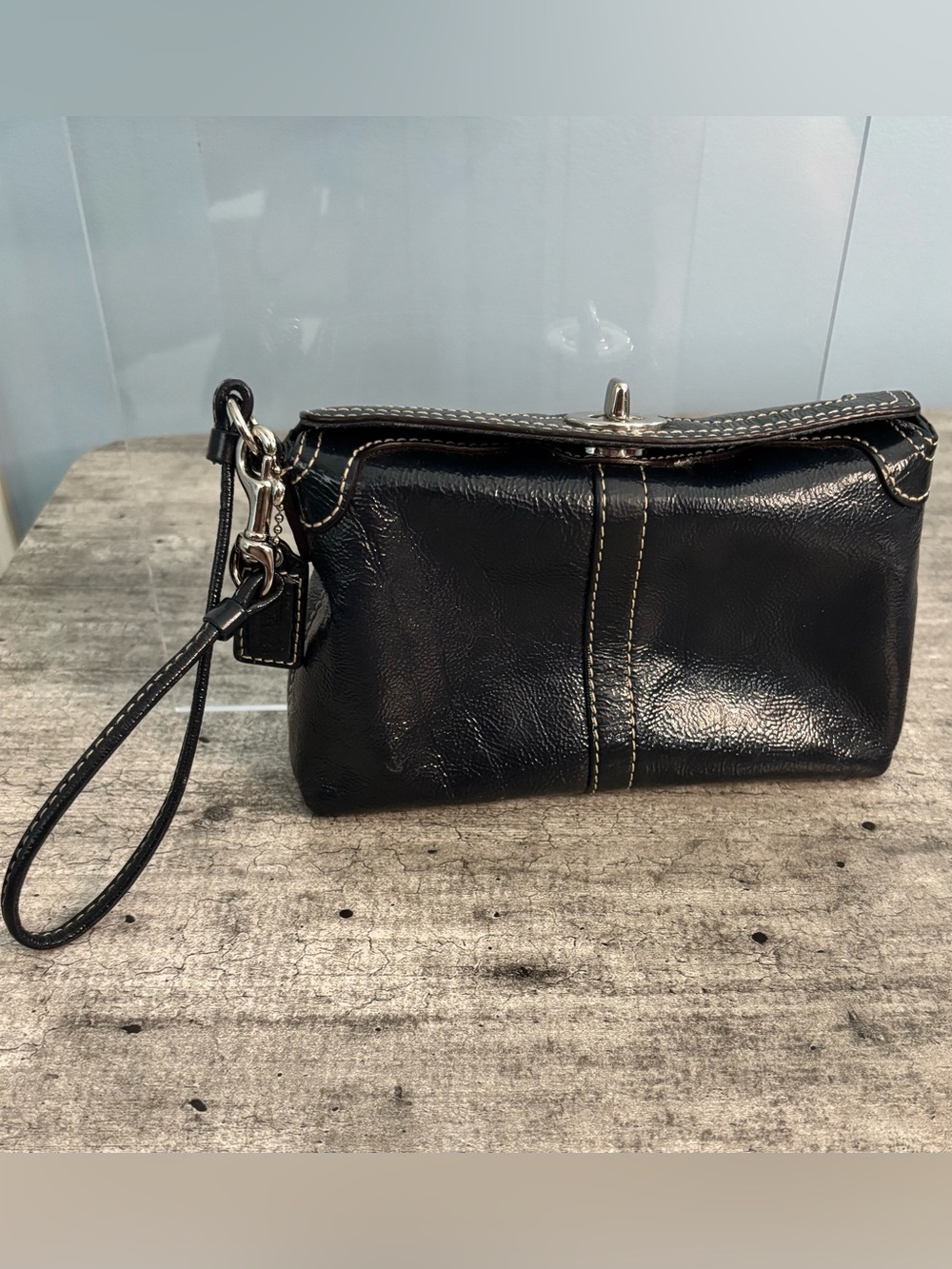 Vintage Coach Black Patent Leather Wristlet Clutch Turnlock Wallet Hang Tag Y2K